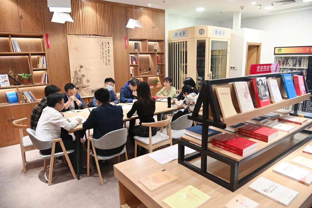 蘇鹽集團團委組織團員青年收聽收看慶祝中國共產主義青年團成立100周年大會熱議習近平總書記重要講話 蘇鹽集團團委組織團員青年收聽收看慶祝中國共產主義青年團成立100周年大會熱議習近平總書記重要講話
