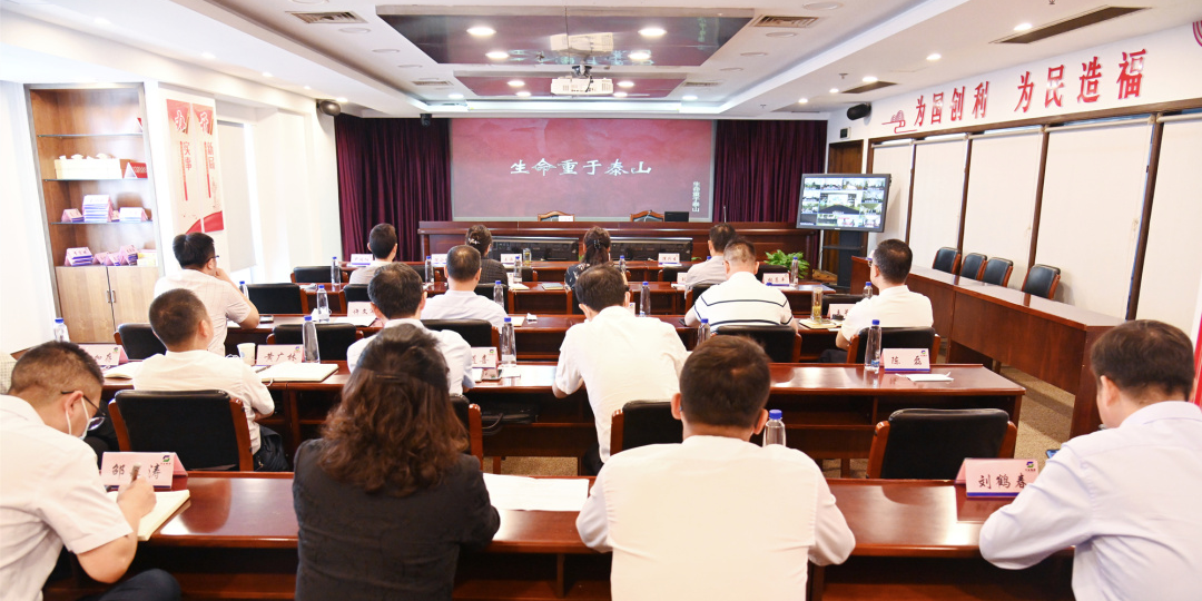 蘇鹽集團黨委召開理論學習中心組安全生產專題學習會暨“安全生產月”動員部署會 蘇鹽集團黨委召開理論學習中心組安全生產專題學習會暨“安全生產月”動員部署會
