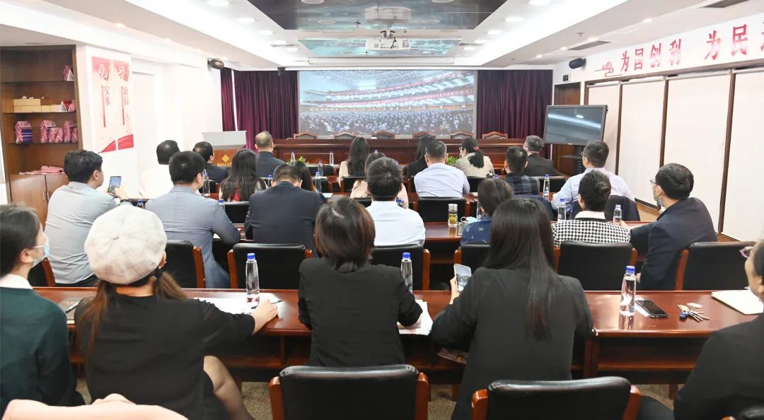 蘇鹽集團黨委認真組織收聽收看黨的二十大開幕盛況 蘇鹽集團黨委認真組織收聽收看黨的二十大開幕盛況