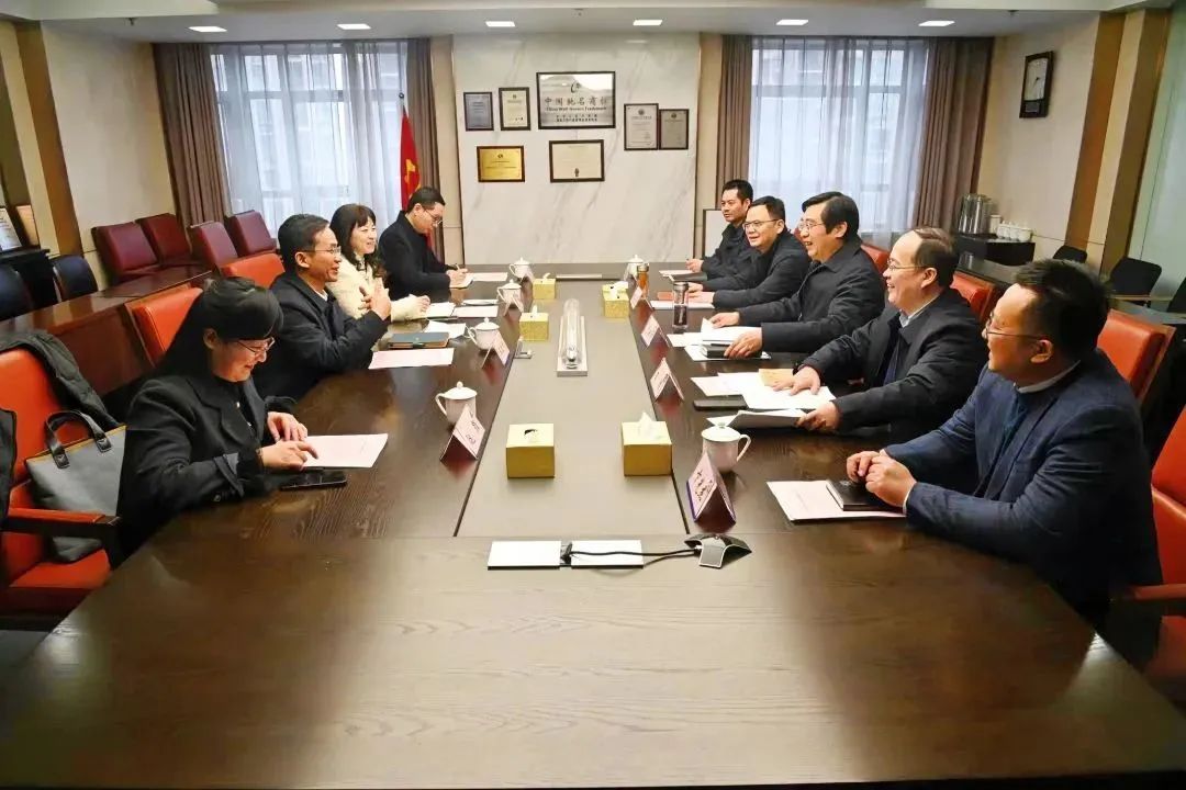 省國資委領(lǐng)導(dǎo)陳金池一行蒞臨蘇鹽集團調(diào)研指導(dǎo)工作 省國資委領(lǐng)導(dǎo)陳金池一行蒞臨蘇鹽集團調(diào)研指導(dǎo)工作